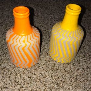 2 Deco Vases